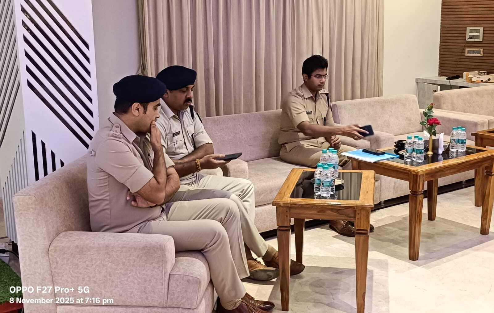 भय मुक्त वातावरण में चुनाव संपन्न कराने को जिला व पुलिस प्रशासन अडिग