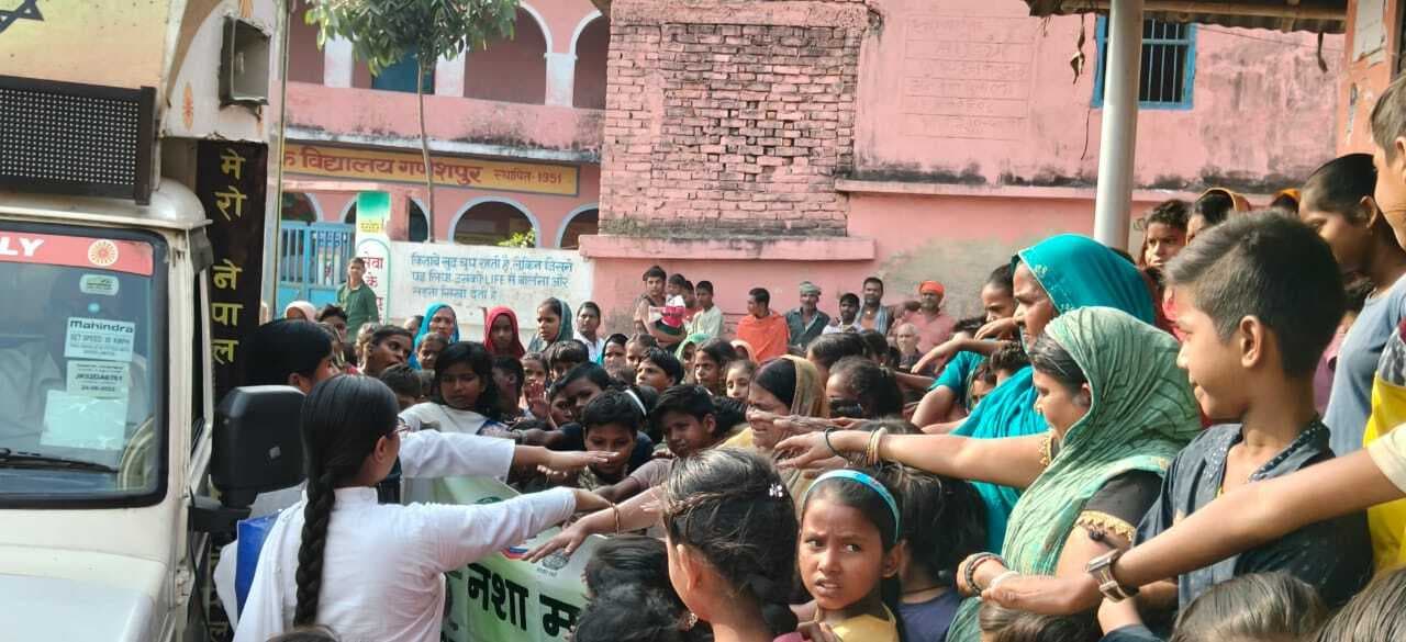 निकला नशा मुक्ति रथ, करीब 200 लोगों ने लिया नशा छोड़ने का संकल्प