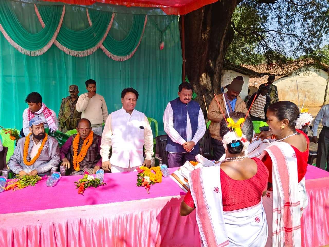 ग्राम सभा में ग्रामीणों ने विधायक के समक्ष रखी अपनी समस्याएं