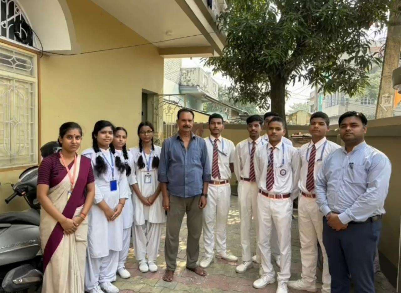 छात्रों ने मतदान को लेकर किया जागरूकता कार्यक्रम