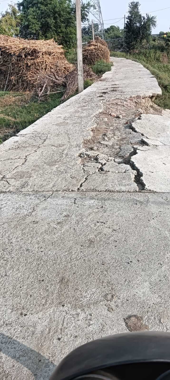 गांव तक नहीं जा पाता है चार पहिया वाहन