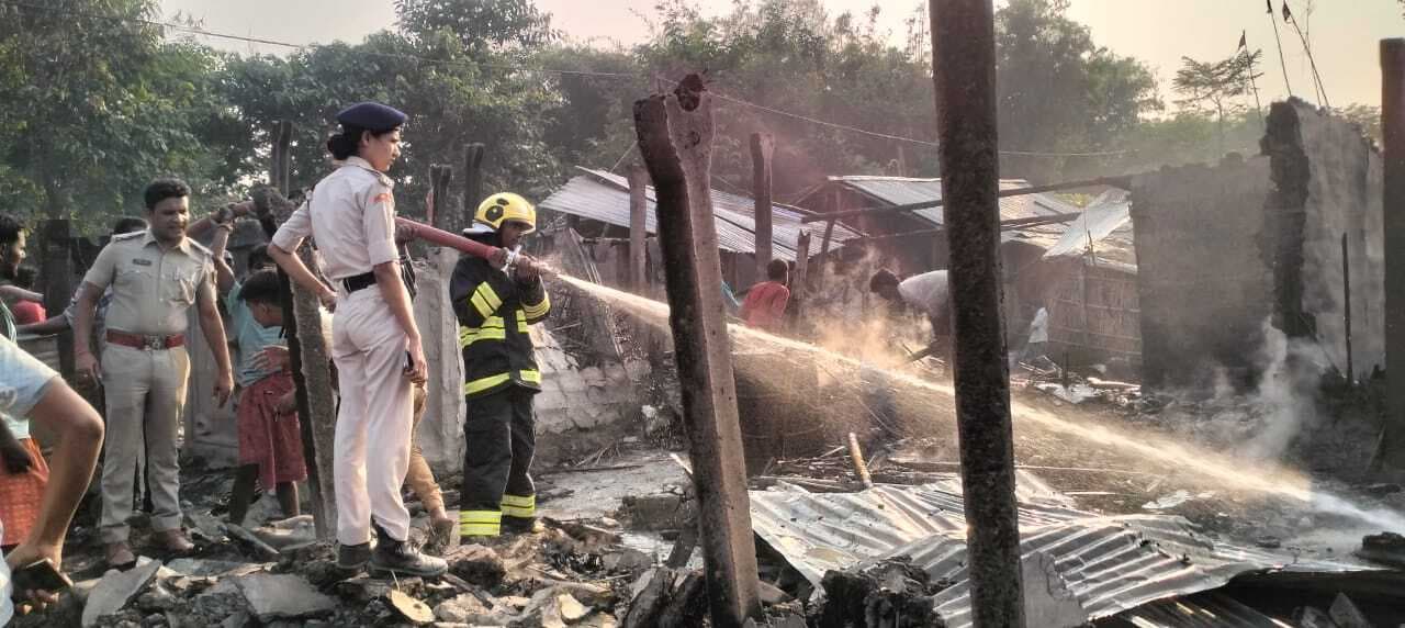 नयानगर पंचायत के वार्ड छह में 12 घर जले