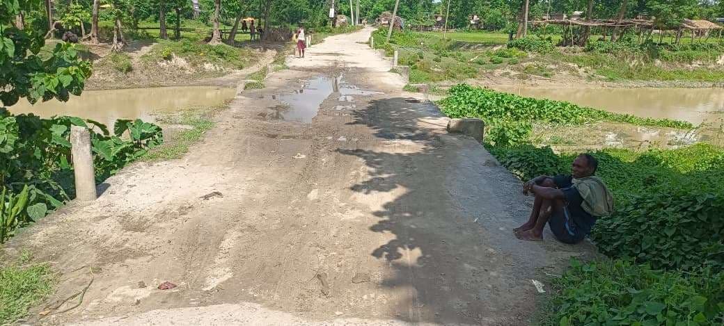 पुल पर रेलिंग नहीं रहने हादसा का लगा रहता है डर