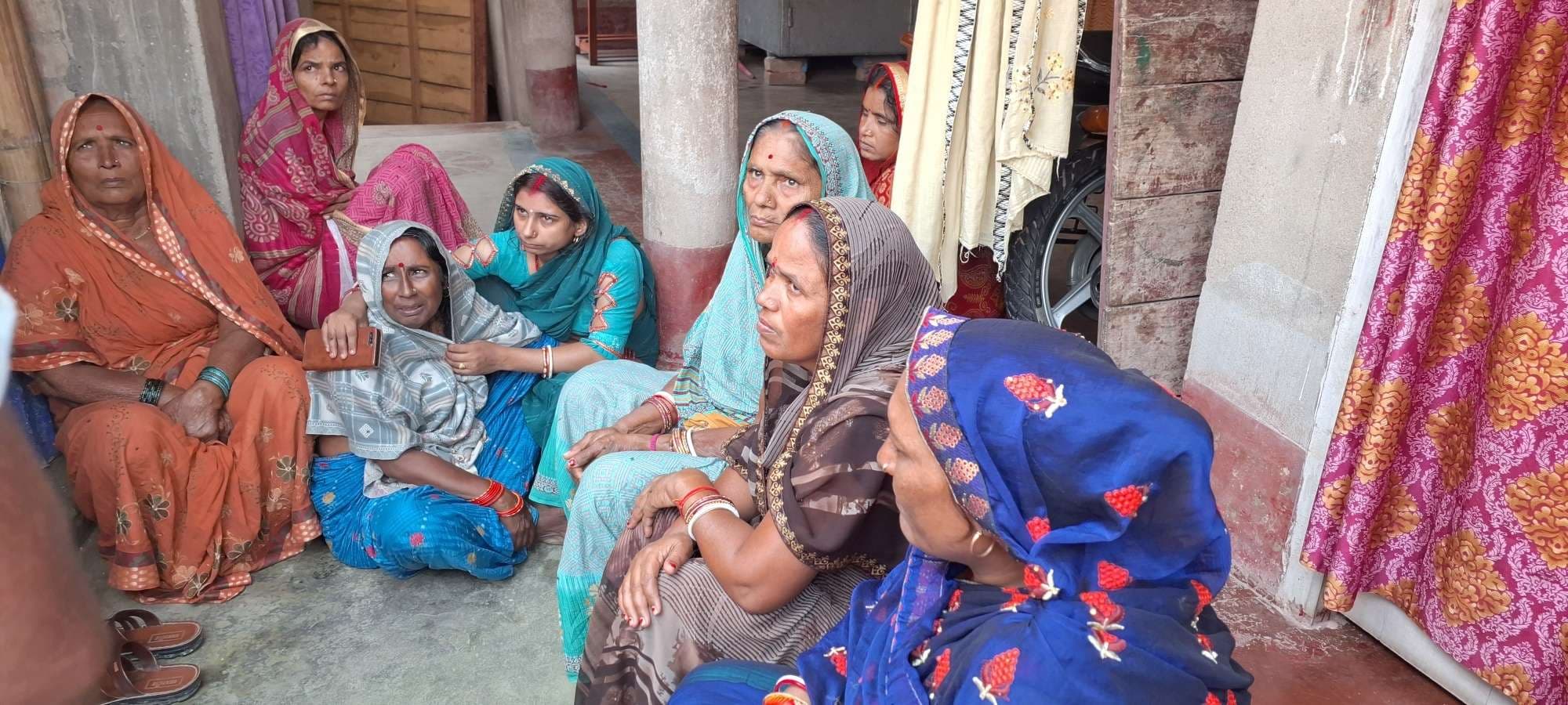 डुमरिया में टोटो पलटने से स्टैंड किरानी की दबकर मौत