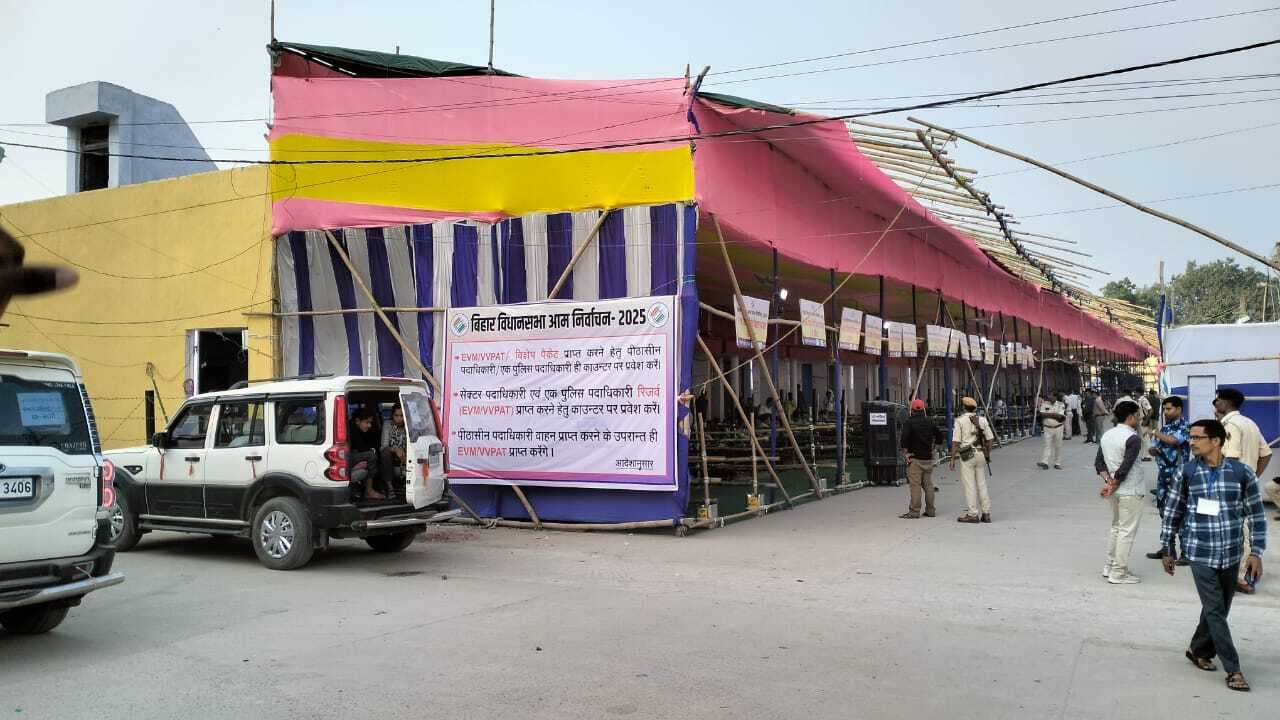 थ्री लेयर सुरक्षा सिस्टम से मतदान में प्रयुक्त ईवीएम व वीवीपैट की हो रही निगरानी