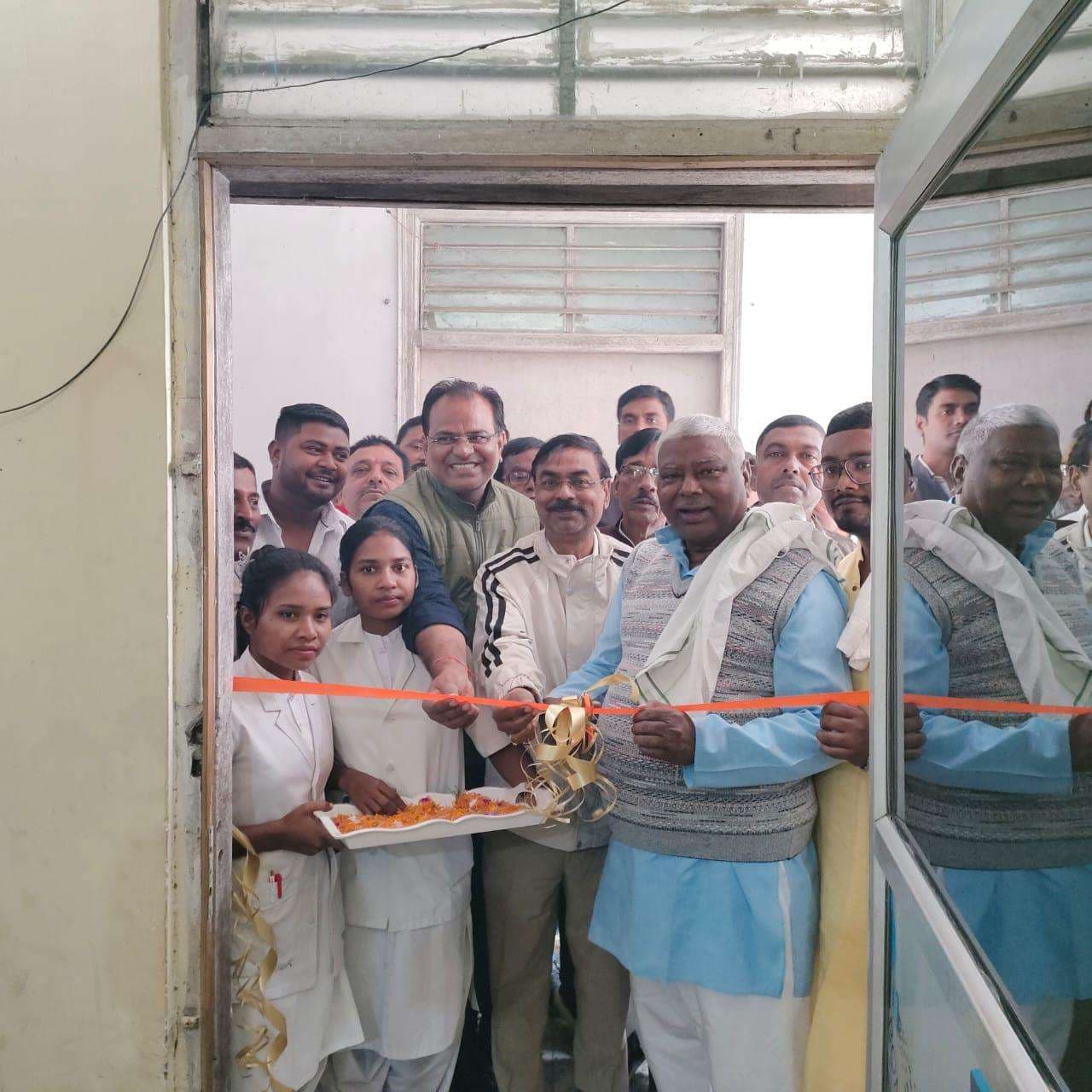 Dhanbad News : झामुमो नेता प्यारे लाल की पुण्यतिथि पर रक्तदान शिविर का आयोजन