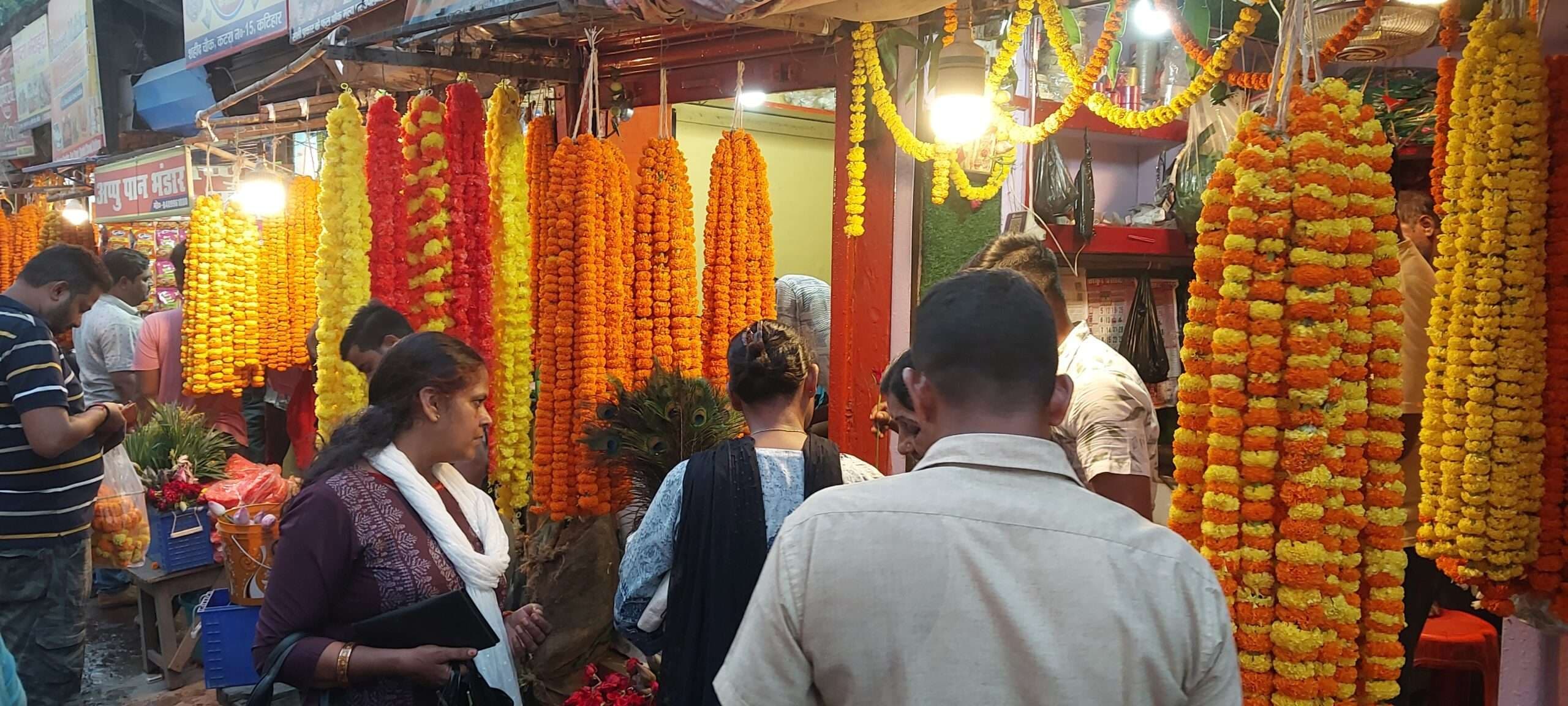 माला, पटाखा व मिठाई की एडवांस बुकिंग करायी