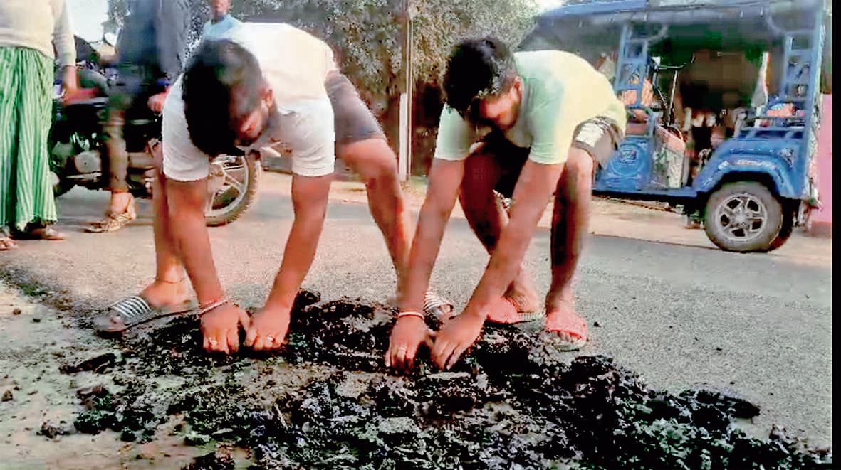 सड़क निर्माण का कार्य किया गया स्थगित डीएम एस पोन्नमबलम ने कहा होगी जांच