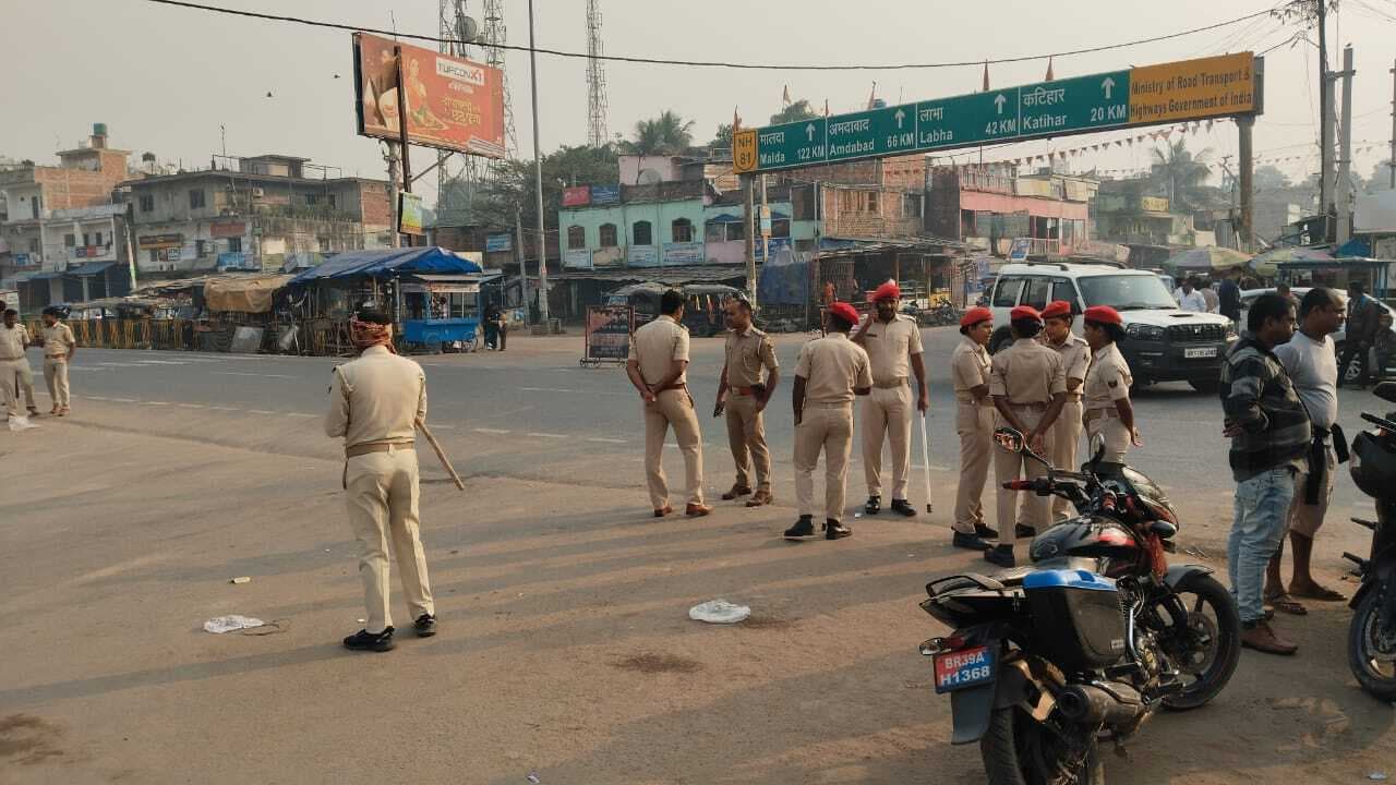 एनएच 81 व एनएच 31 पर भी कड़ी निगरानी, गेड़ाबाड़ी चौक पर पुलिस रही मुस्तैद