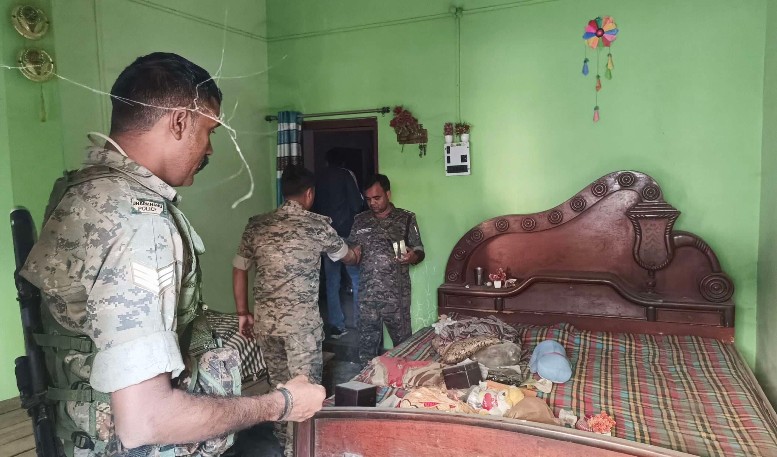 Dhanbad News: प्रिंस खान का गुर्गा गुर्गे सैफी के घर कुर्की