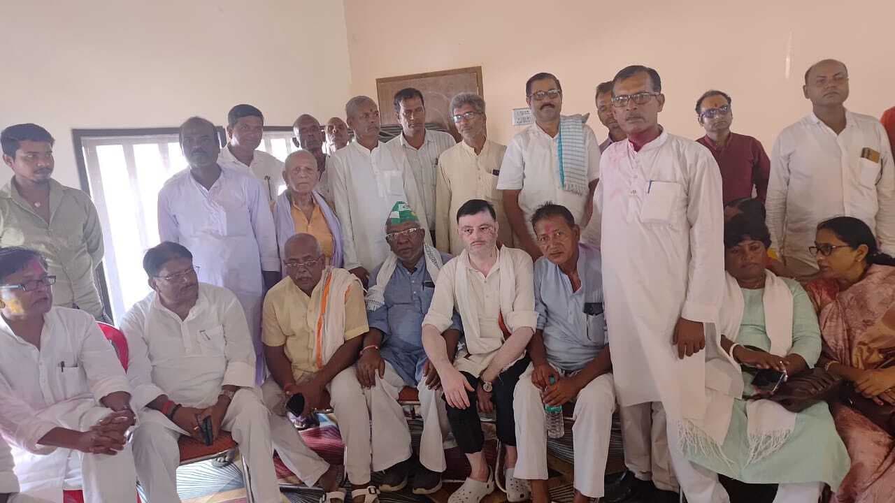 कार्यकर्ताओं ने जीत पर जताया हर्ष