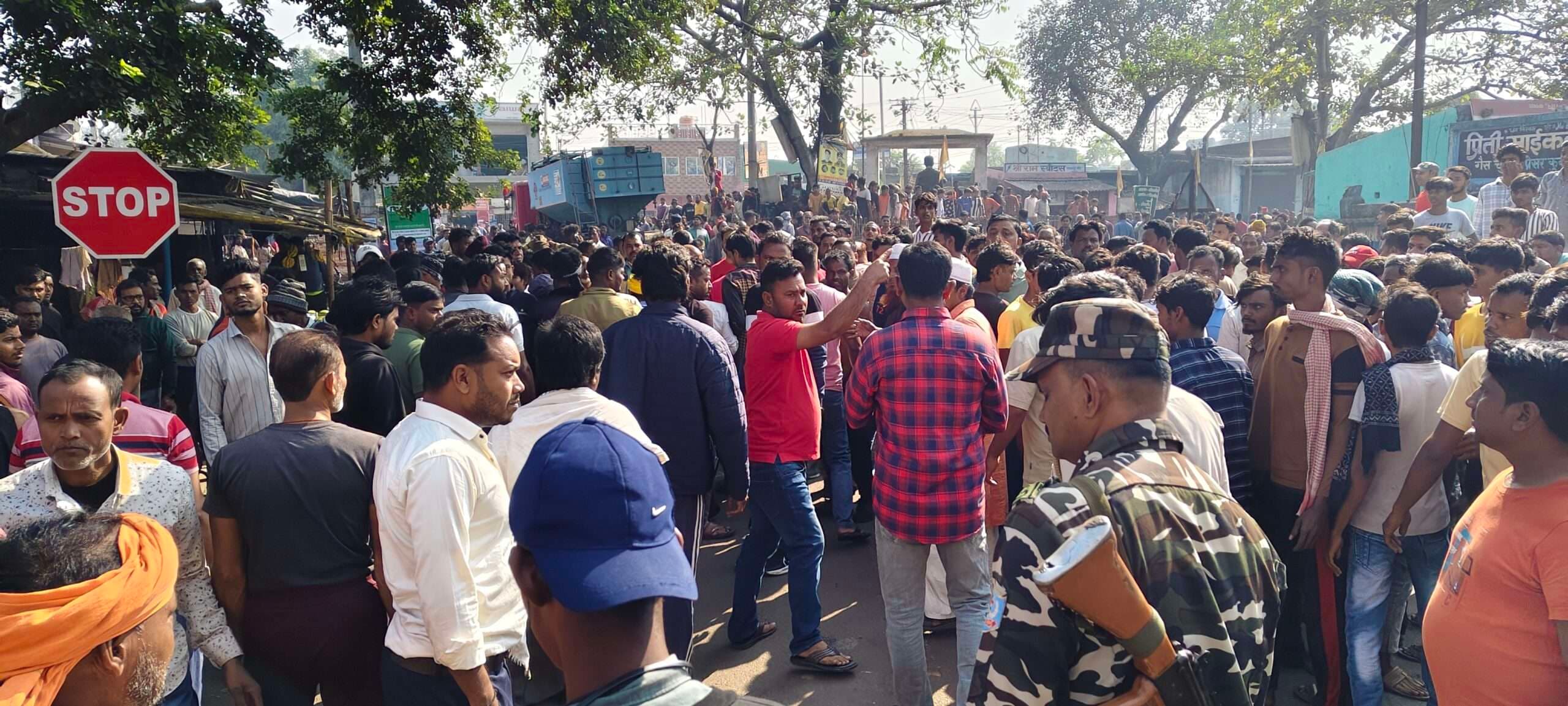 Dhanbad News : बारूद लदे वाहन की चपेट में आ कर वृद्ध की मौत