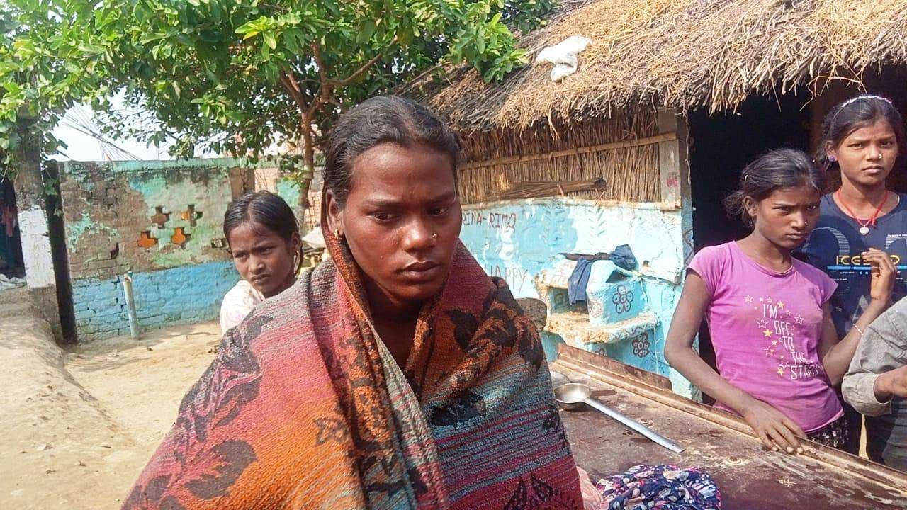 Bhagalpur news कसमाबाद दियारा में नाव पलटी, 20 मजदूर डूबे