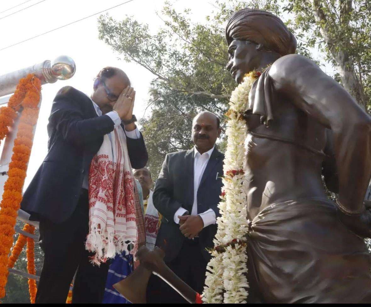 Dhanbad News: संघर्ष, स्वाभिमान व समर्पण के प्रतीक थे बिरसा मुंडा : सीएमडी