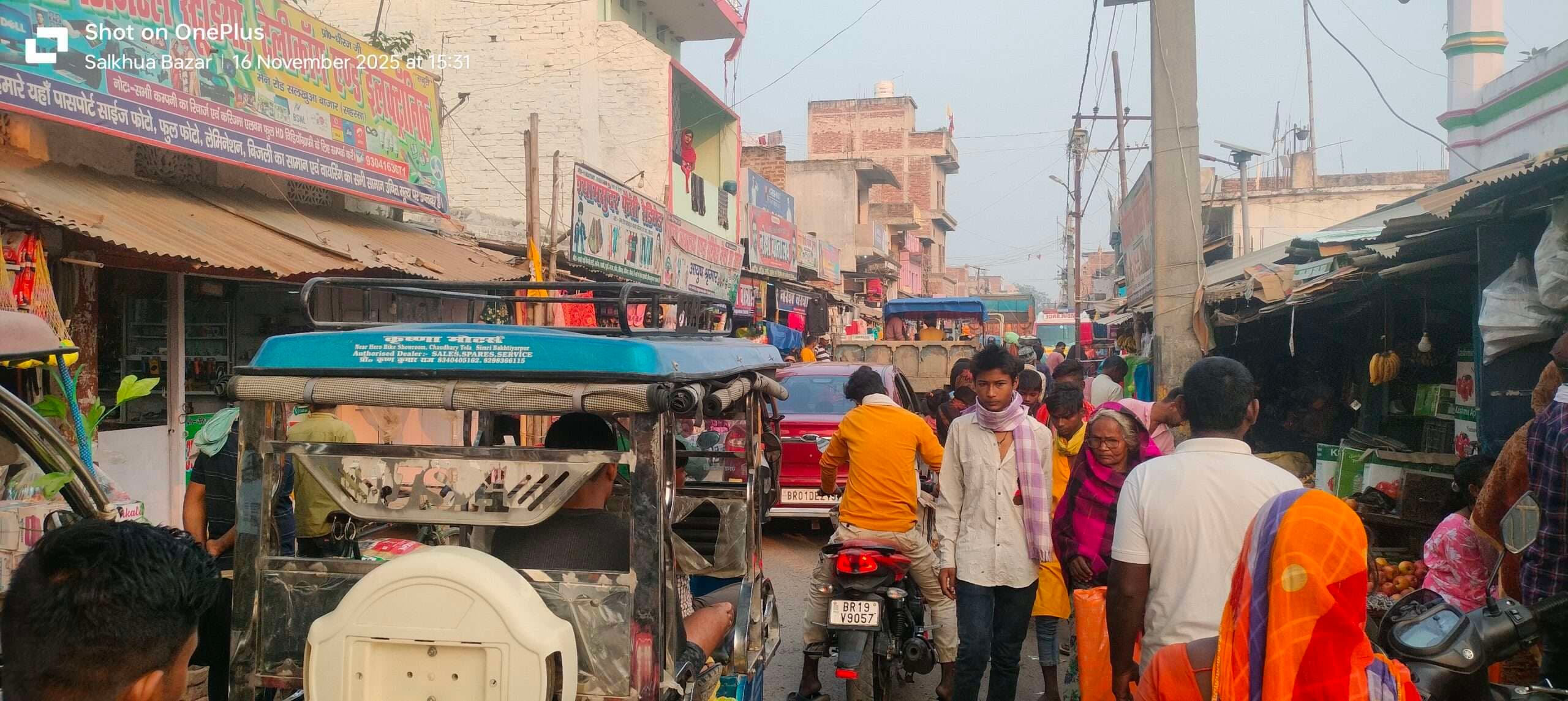 अतिक्रमण व फुटपाथी दुकानें बनी बाधा, एंबुलेंस भी घंटों फंस रही