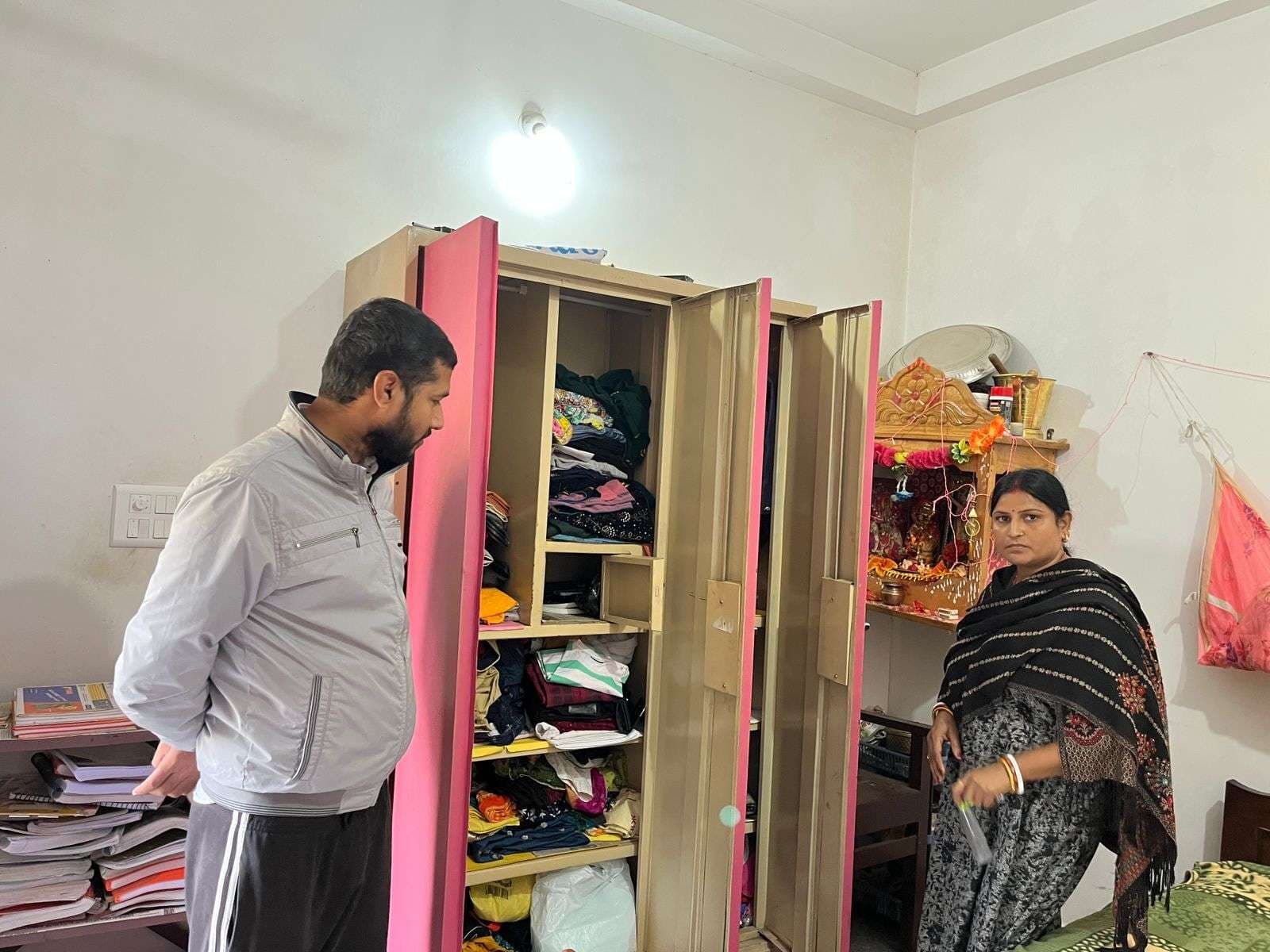 चोरों ने वार्ड एक में प्रोफेसर के घर से उड़ाये जेवरात व नकदी