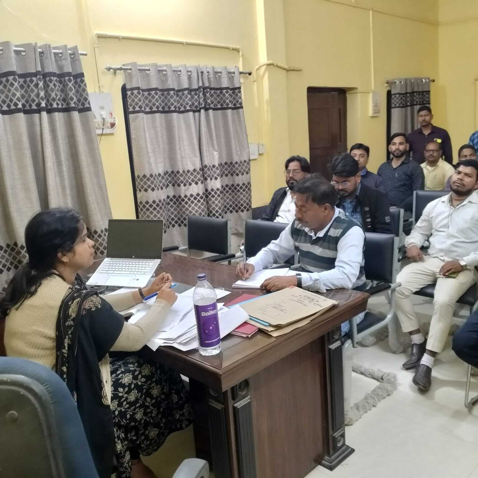 स्वच्छता कर्मी हर घर से नियमित रूप से कचरे का करें उठाव