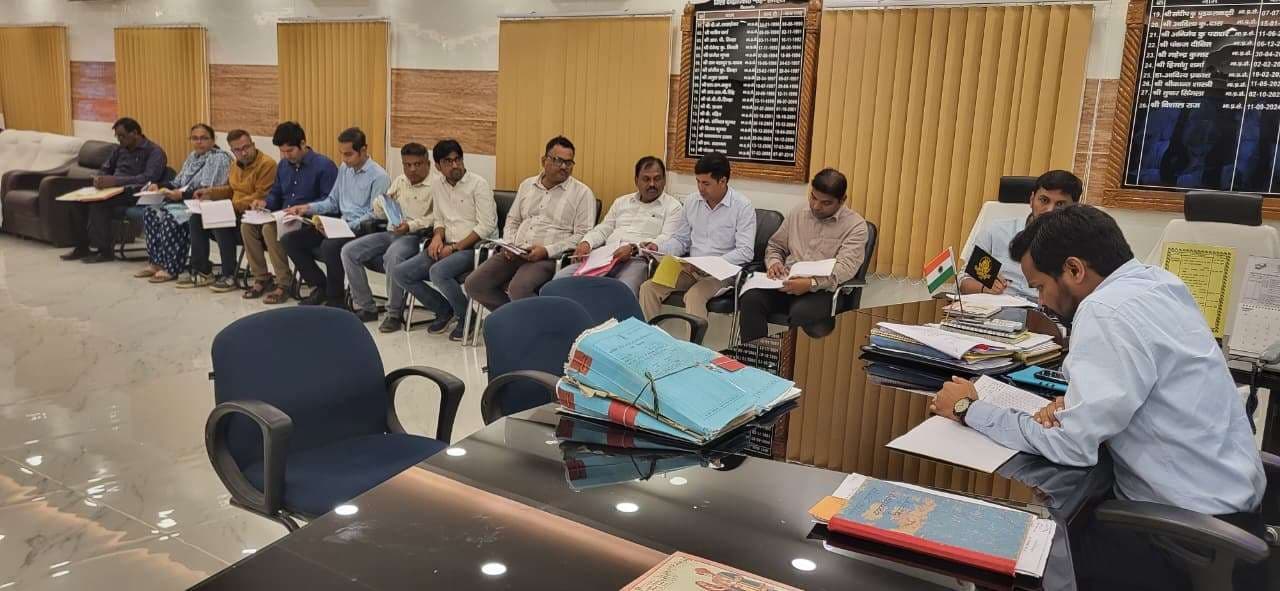 शत-प्रतिशत लाभुकों का आधार सीडिंग ईकेवाईसी करने का आदेश: डीएम