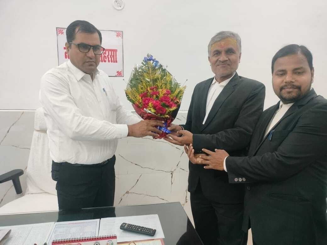 व्यवहार न्यायालय के 58वें स्थापना दिवस पर डीजे को किया सम्मानित