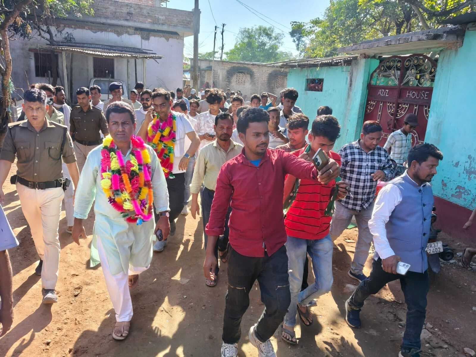 एआइएमआइएम विधायक सरवर आलम का लोगों जताया आभार