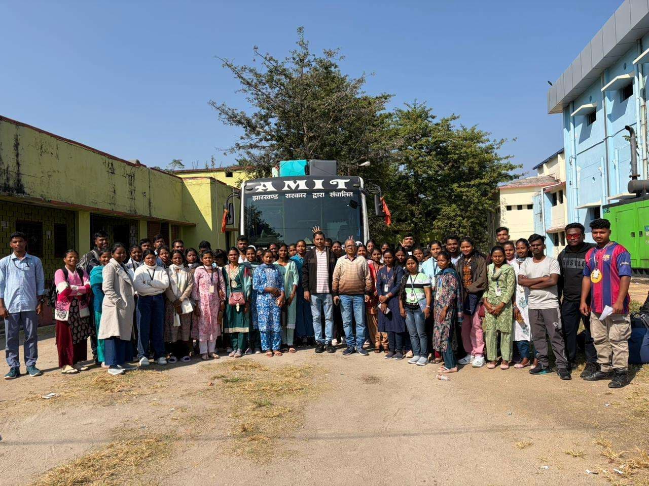 भूगोल विभाग के विद्यार्थी शैक्षणिक भ्रमण के लिए पुरी रवाना