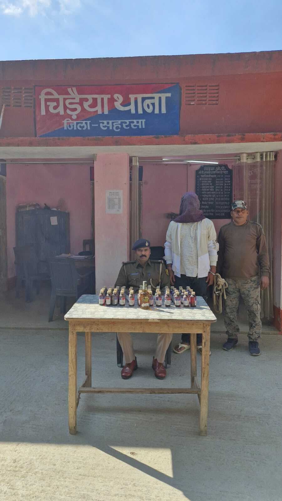 देसी व विदेशी शराब बरामद, तस्कर गिरफ्तार