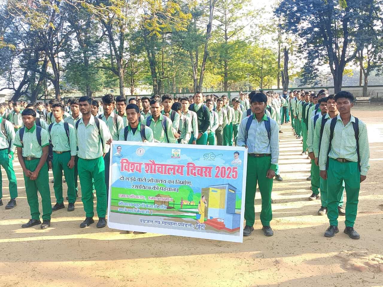 ग्रामीणों को ठोस व तरल व प्लास्टिक कचड़ा प्रबंधन की दी गयी जानकारी