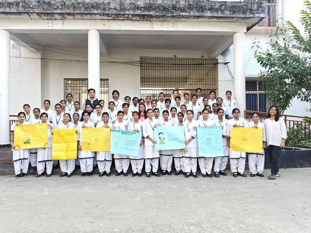 छात्राओं ने अपने ज्ञान और रचनात्मकता का किया प्रदर्शन