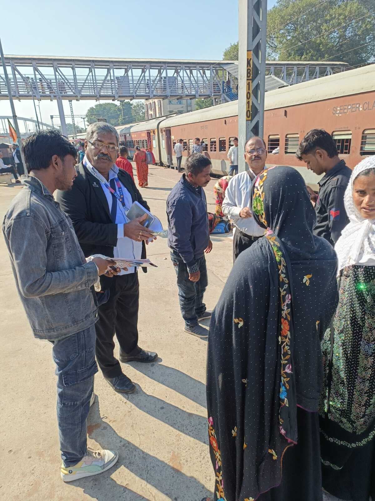 टिकट चेकिंग अभियान, 641 बेटिकट यात्री से वसूले 4.69 लाख वसूला जुर्माना