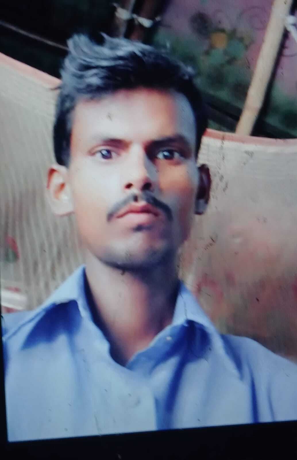 बाइक व साइकिल में हुई टक्कर, घायल युवक की हुई मौत