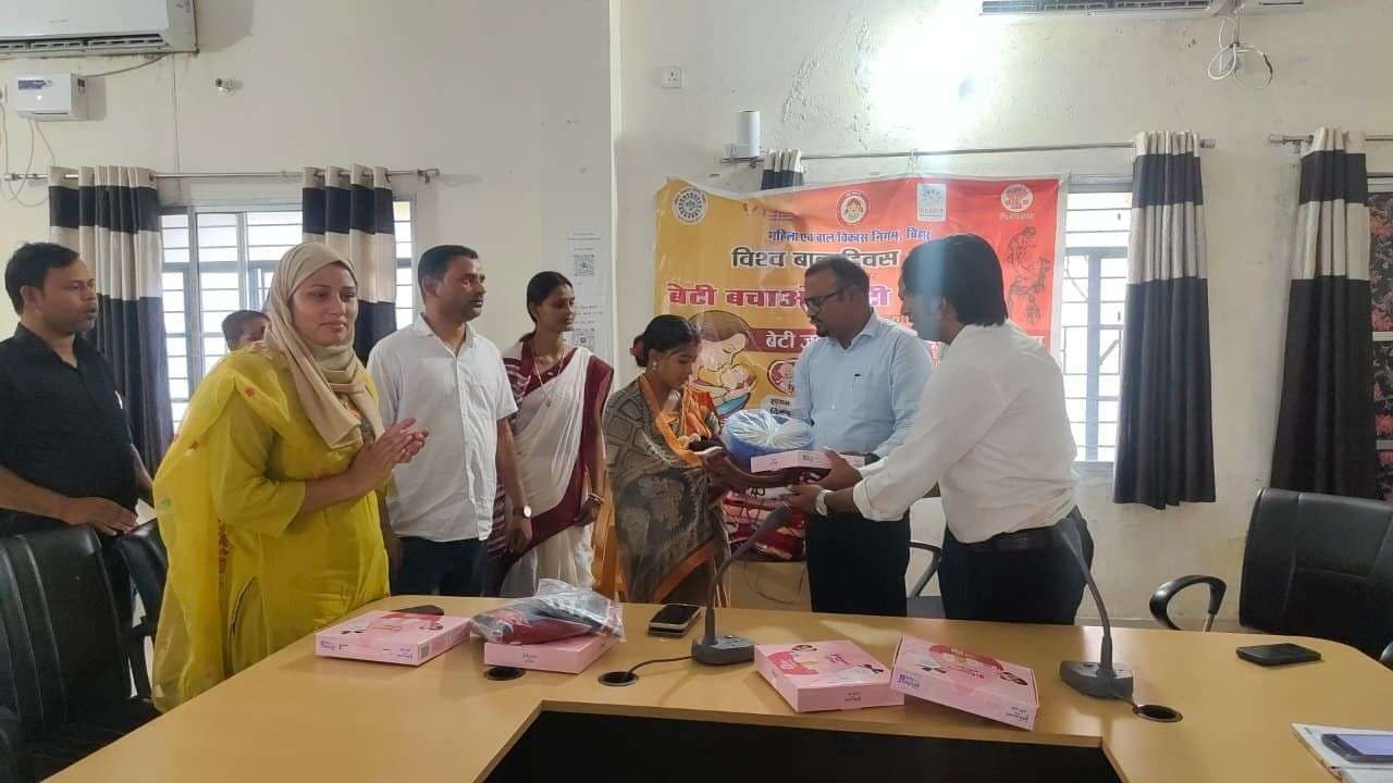 विभिन्न प्रखंडों में नवजात कन्या शिशु एवं टीकाकृत कन्या शिशु के बीच वितरण किया गया बेबी किट