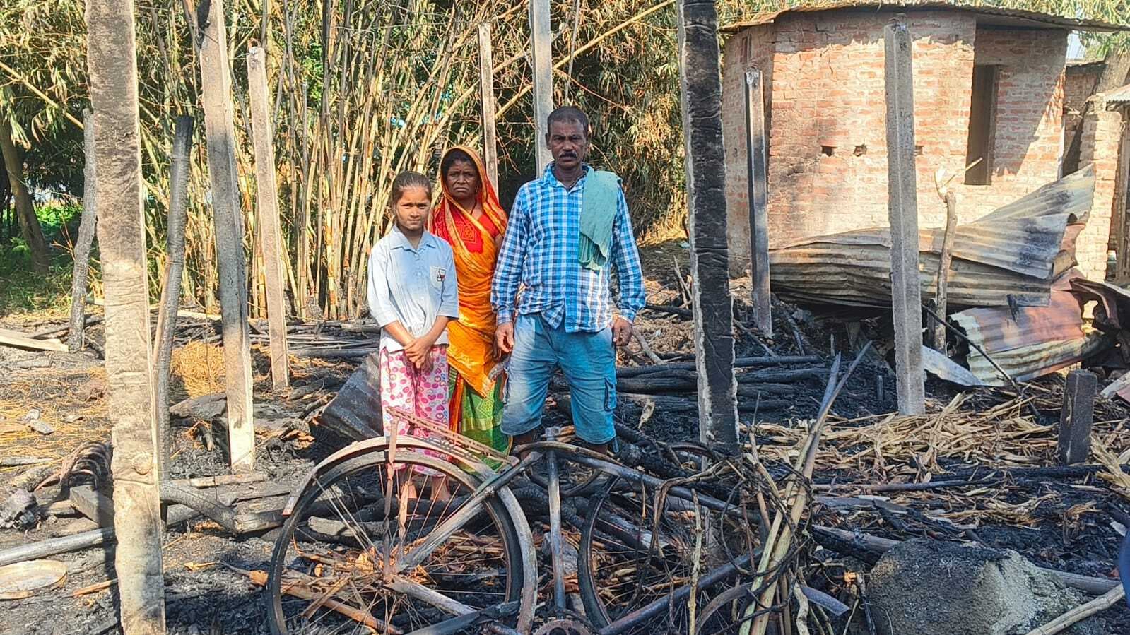 आग से दो घर जले, मची अफरा-तफरी