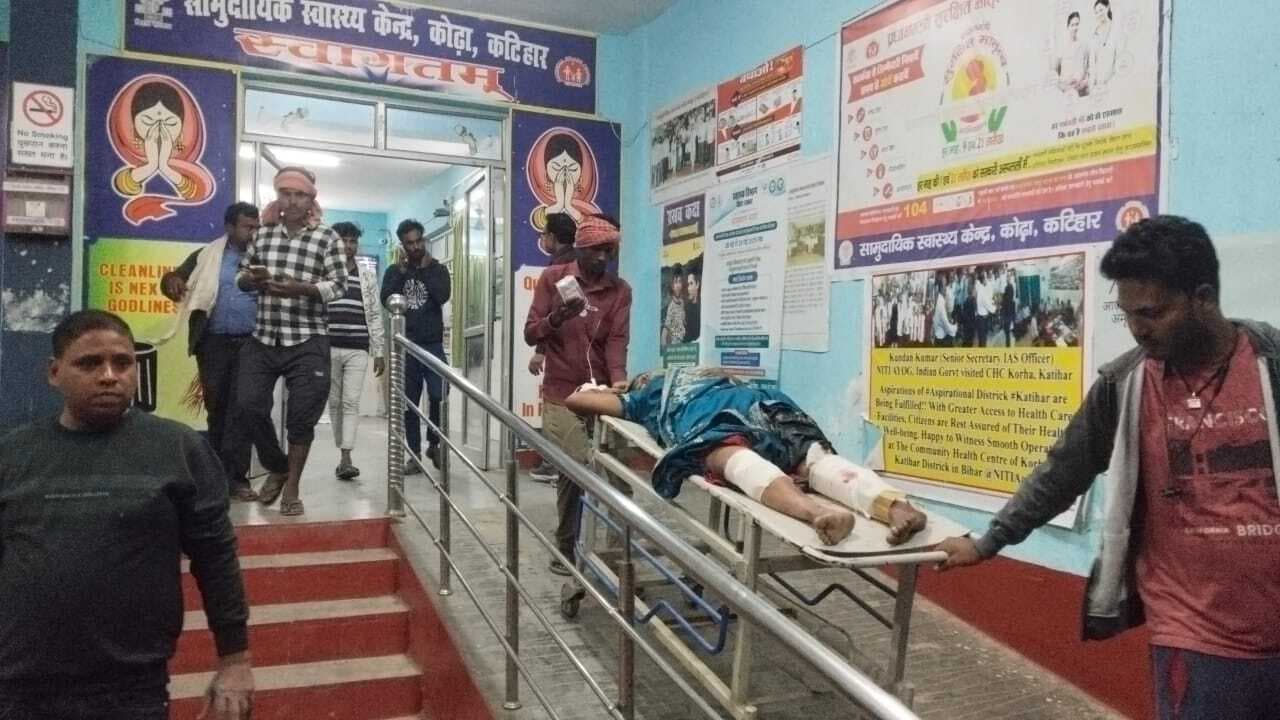 महिनाथपुर चौक पर वाहन की टक्कर, दो महिला गंभीर