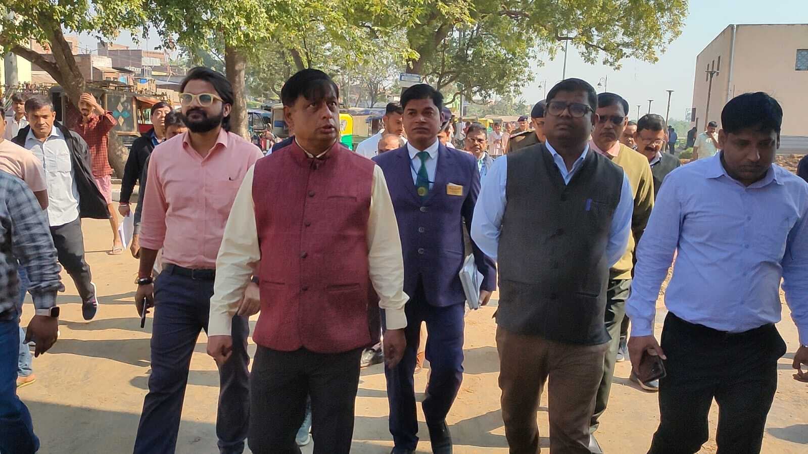 Bhagalpur news मुख्य वाणिज्य प्रबंधक ने किया पीरपैंती रेलवे स्टेशन का निरीक्षण, दिये निर्देश