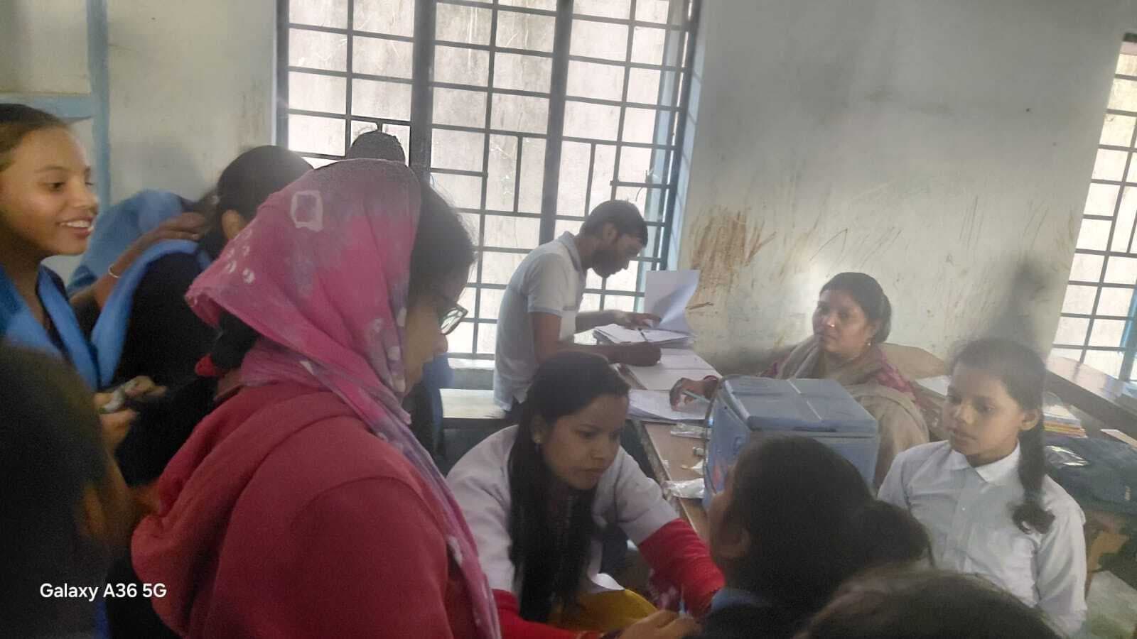 सर्वाइकल कैंसर से बचाव को एचपीवी टीकाकरण शिविर लगा