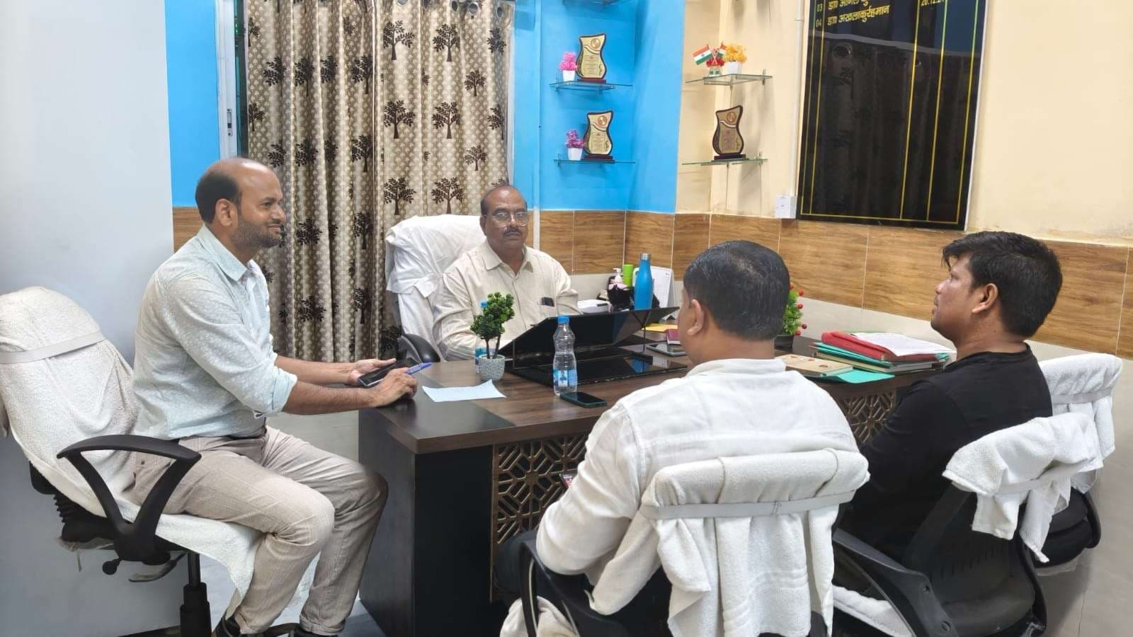 सीएस ने किया पीएचसी ठाकुरगंज का औचक निरीक्षण