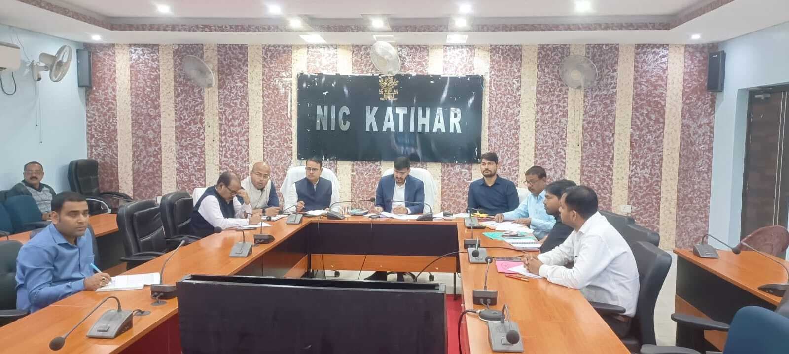 एमएसपी पर धान बेचने के किसानों को प्रेरित करें: डीएम