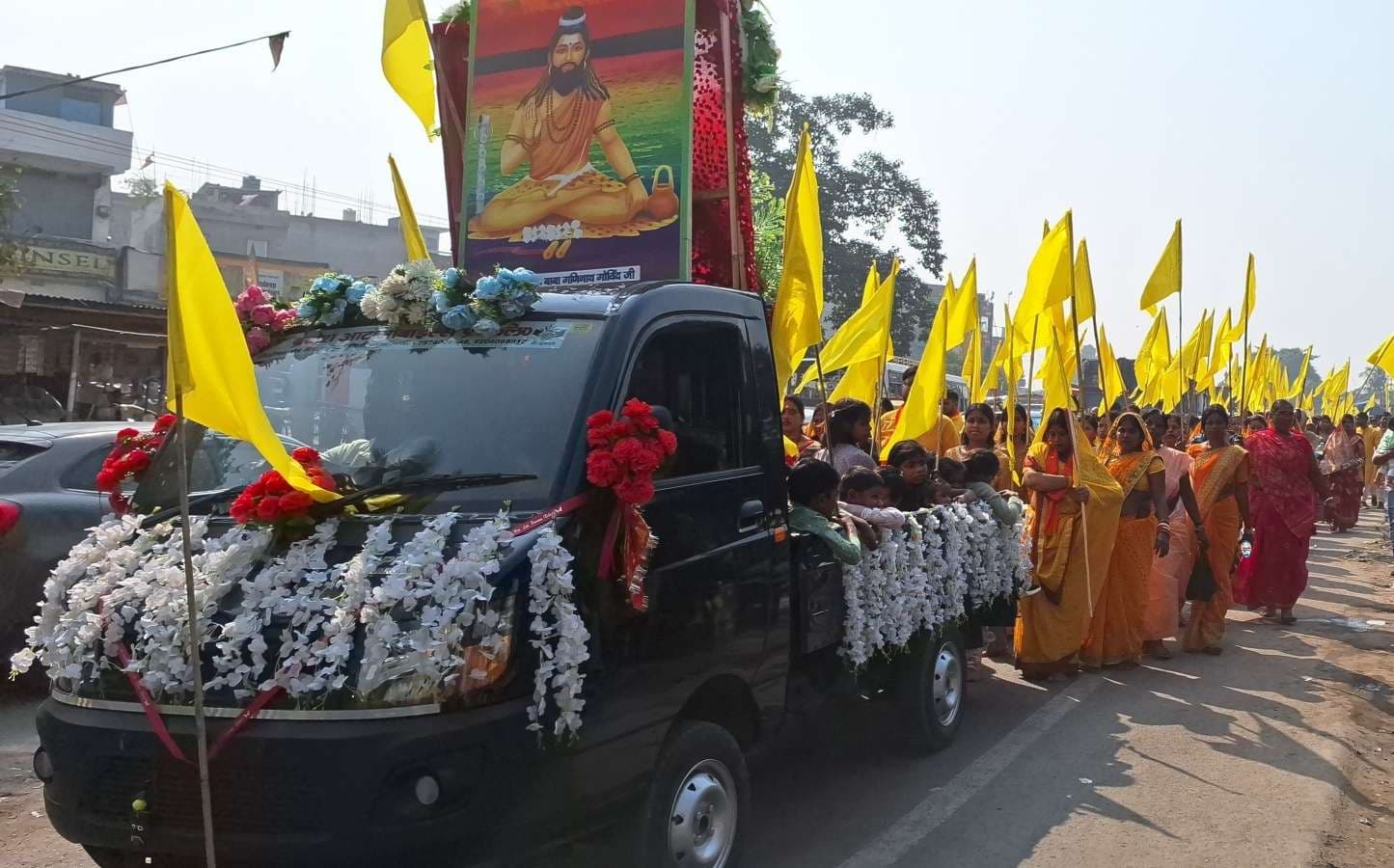 बाबा गणिनाथ की निकाली रथ शोभायात्रा, उमड़ी श्रद्धालुओं की भीड़