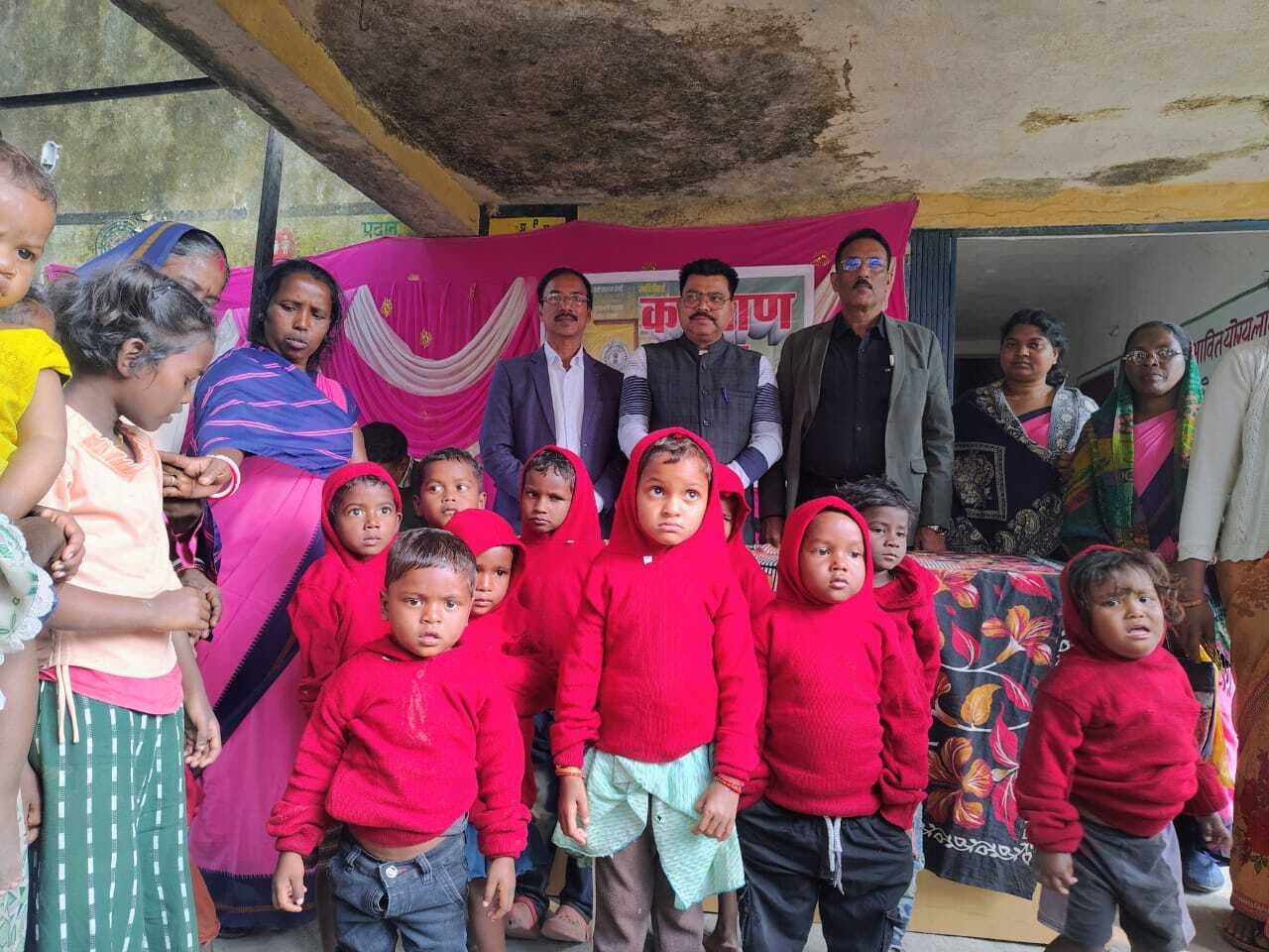 शिविर में योजनाओं के लिए आवेदन लिया गया