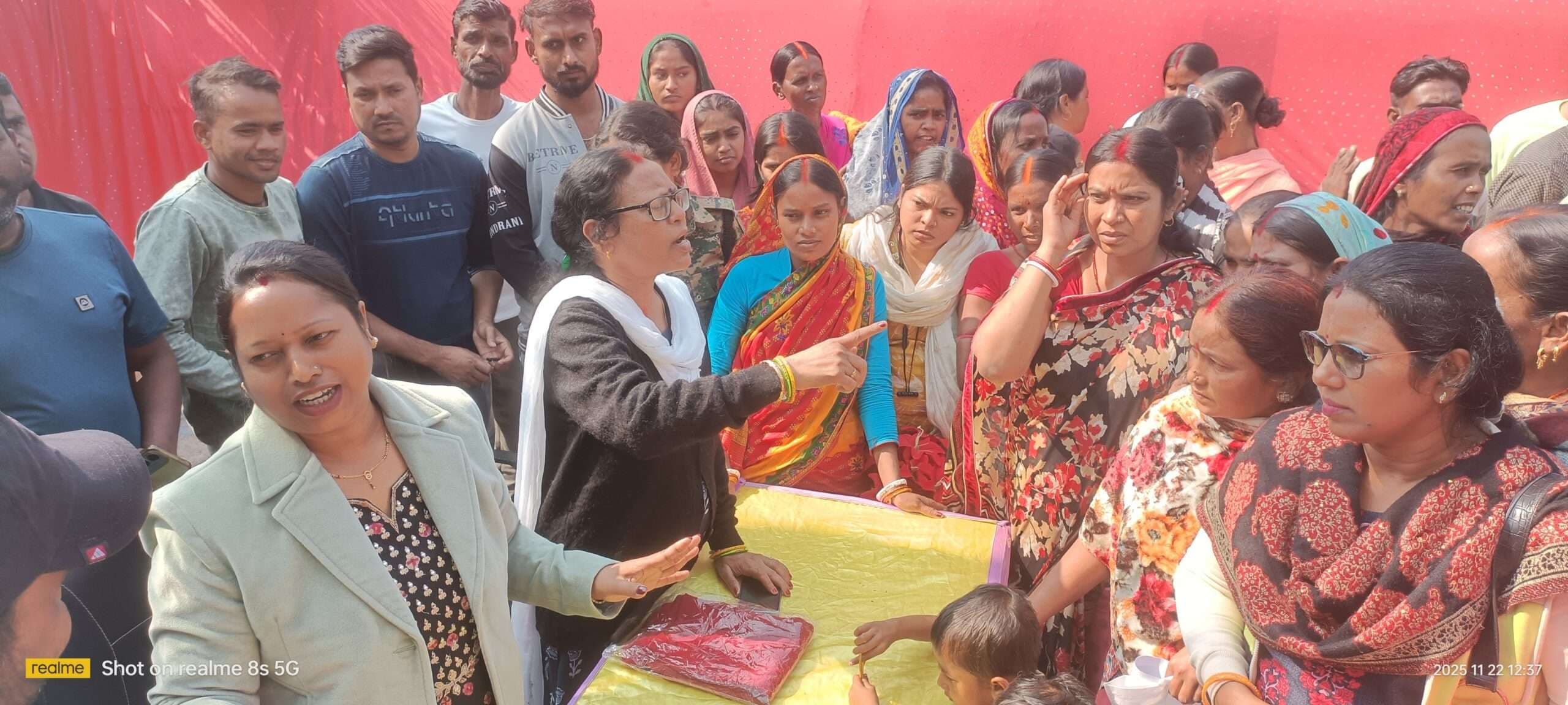 Dhanbad News: जीतपुर व कालाडाबर में मंईयां सम्मान व अबुआ आवास का काउंटर नहीं लगाने पर हंगामा