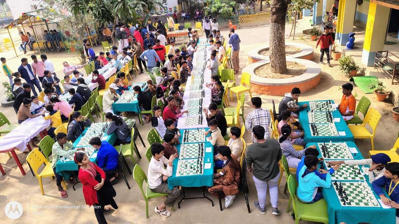 बाल उमंग पखवाड़ा के तहत बच्चों के बीच हुई शतरंज प्रतियोगिता