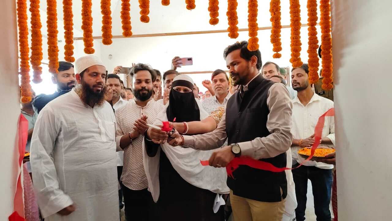 पुस्ताकालय सह कैरियर विकास केंद्र में उपलब्ध पठन सामग्री से युवाओं को कंपीटिशन की तैयारी में मिलेगी मदद – डीएम