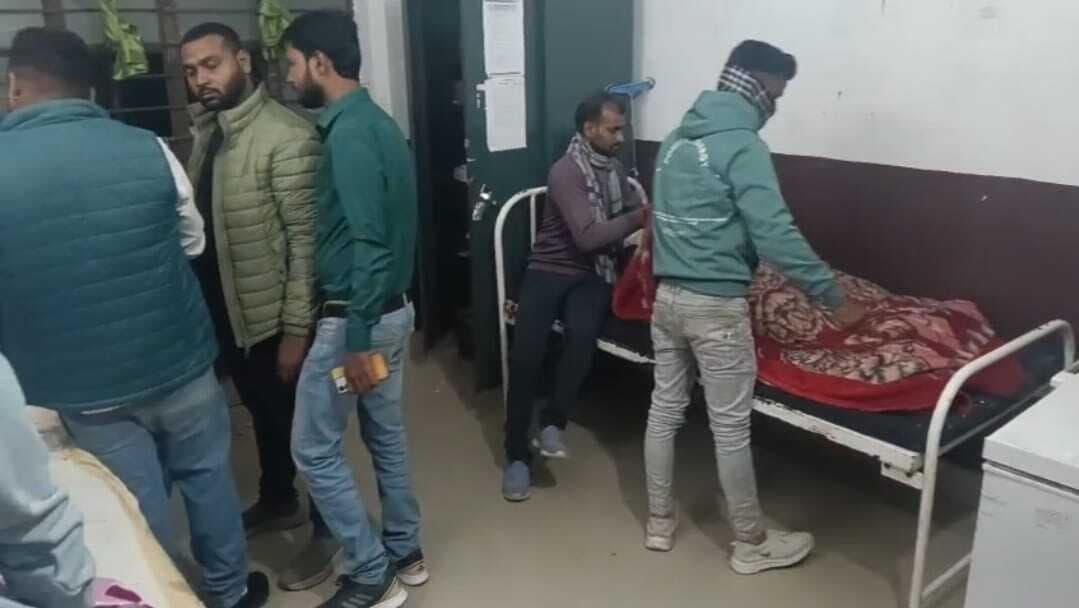 कोढा में देर रात दो सड़क हादसे में युवक की मौत, दो महिलाएं गंभीर रूप से घायल