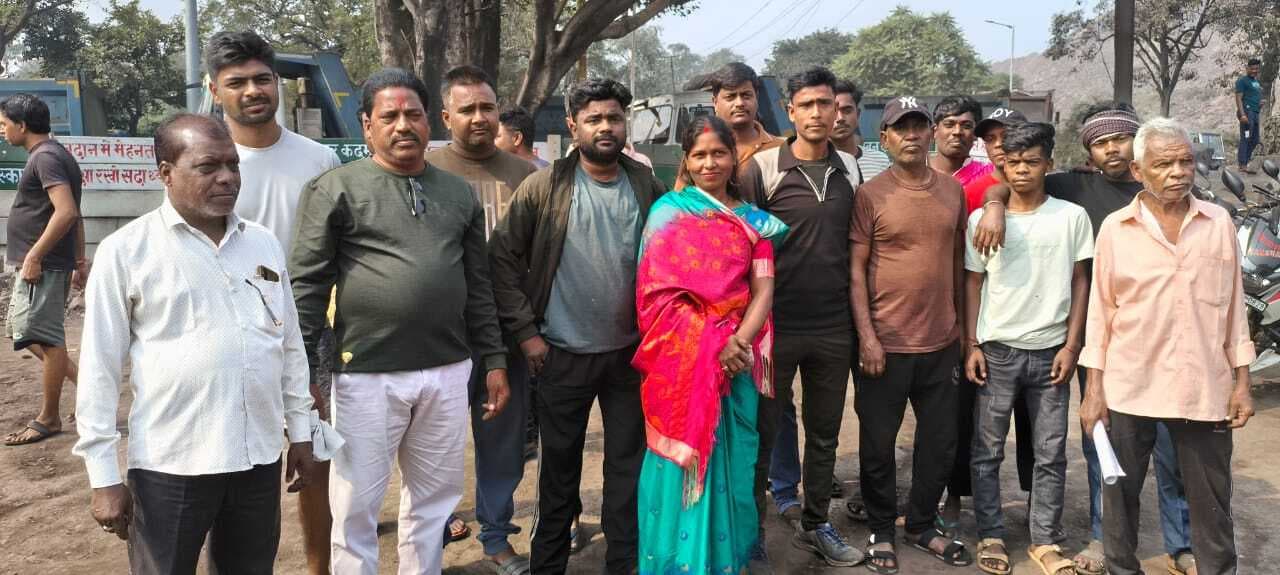 Dhanbad News: 20 दिनों से जलापूर्ति ठप, लोगों ने किया चक्का जाम