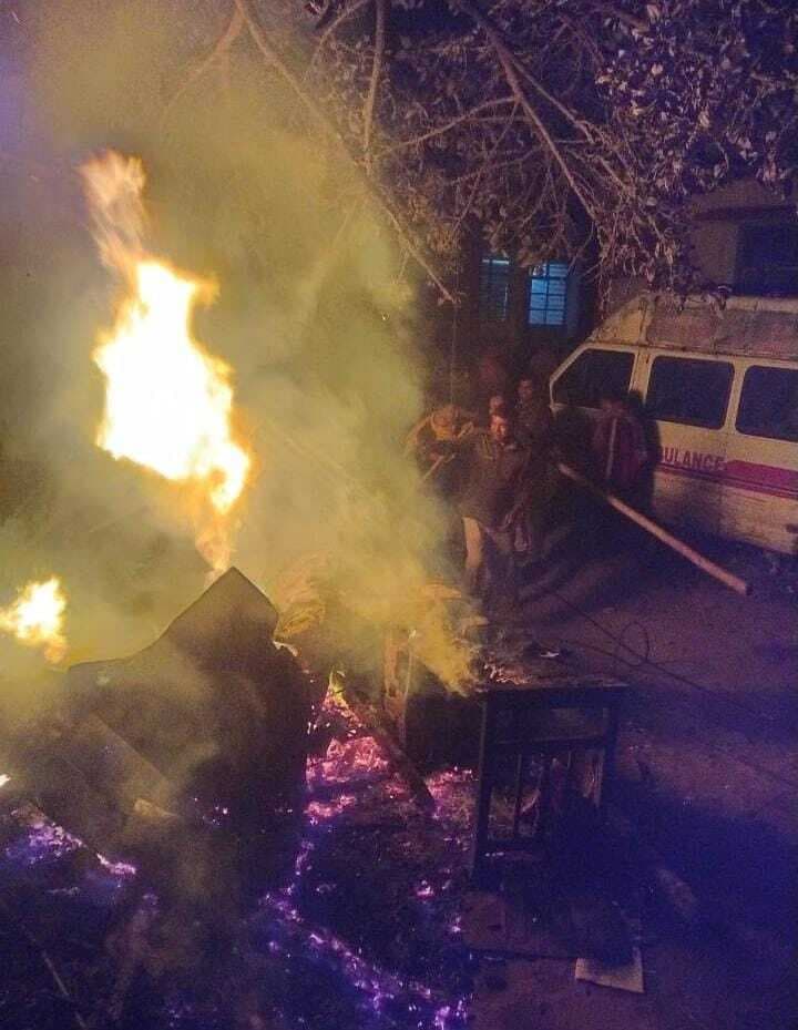 अज्ञात कारणों से लगी आग, एक लाख से अधिक का सामान जलकर नष्ट