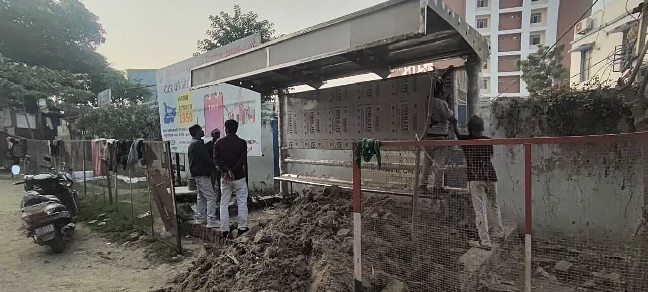 यात्री सुविधाओं में बढ़ोतरी, मधेपुरा में जगह-जगह बन रहे यात्री शेड