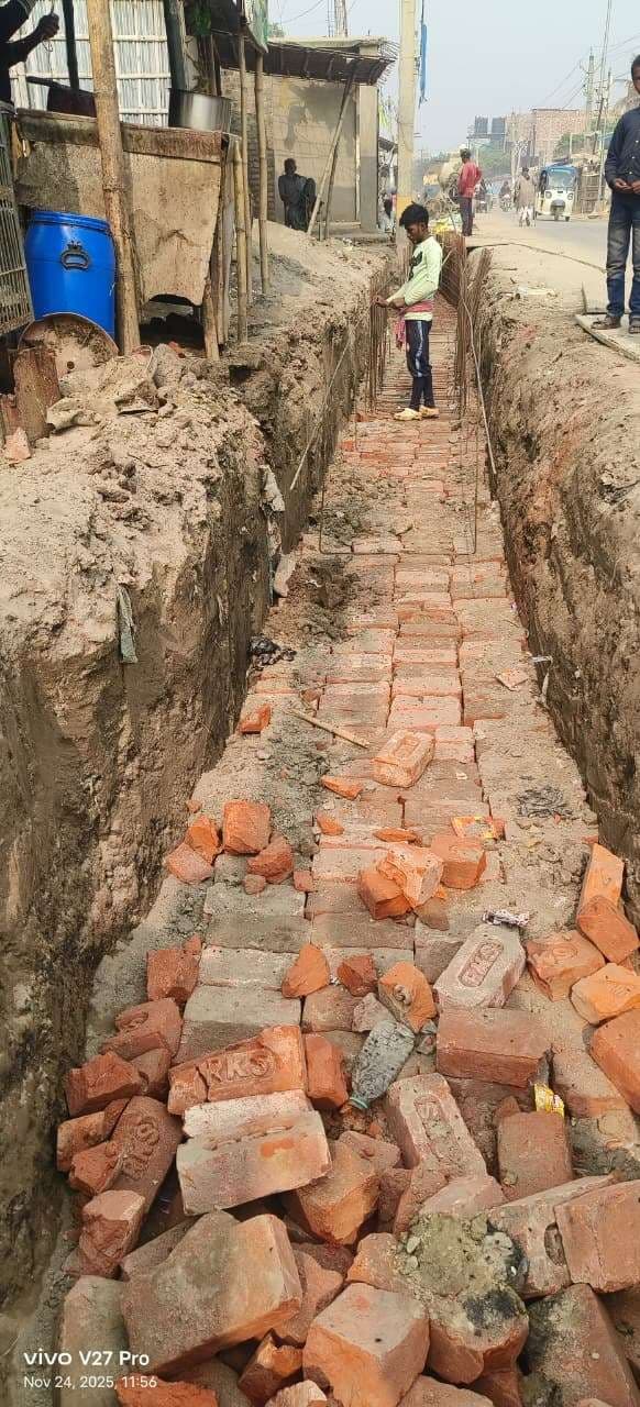 बगैर प्राक्कलन बोर्ड के हो रहा नाले का निर्माण