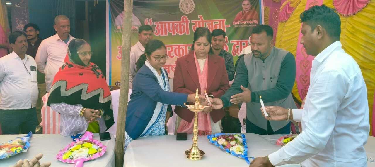 शिविर में लाभार्थियों के बीच जॉब कार्ड हुआ वितरण