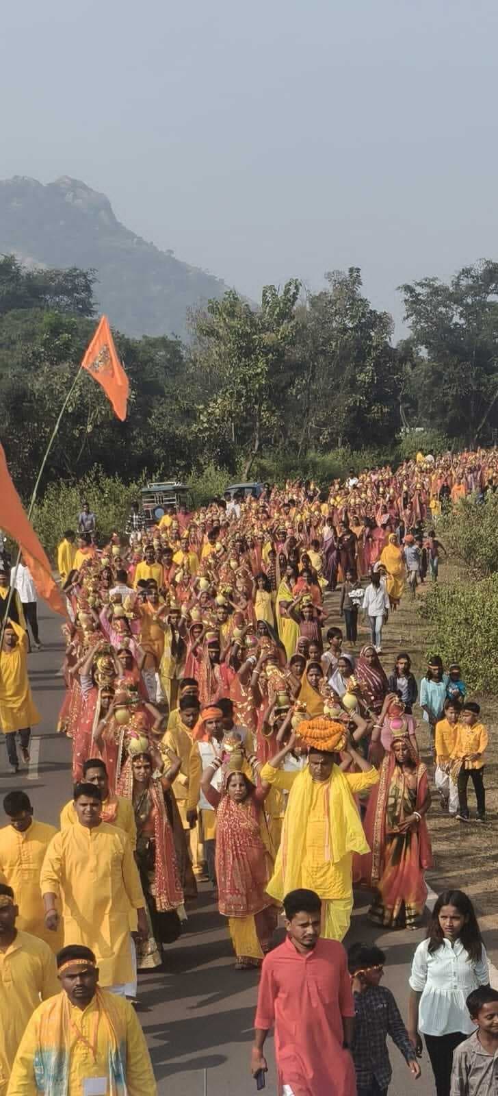 कलश यात्रा के साथ श्रीमद्भागवत कथा शुरू