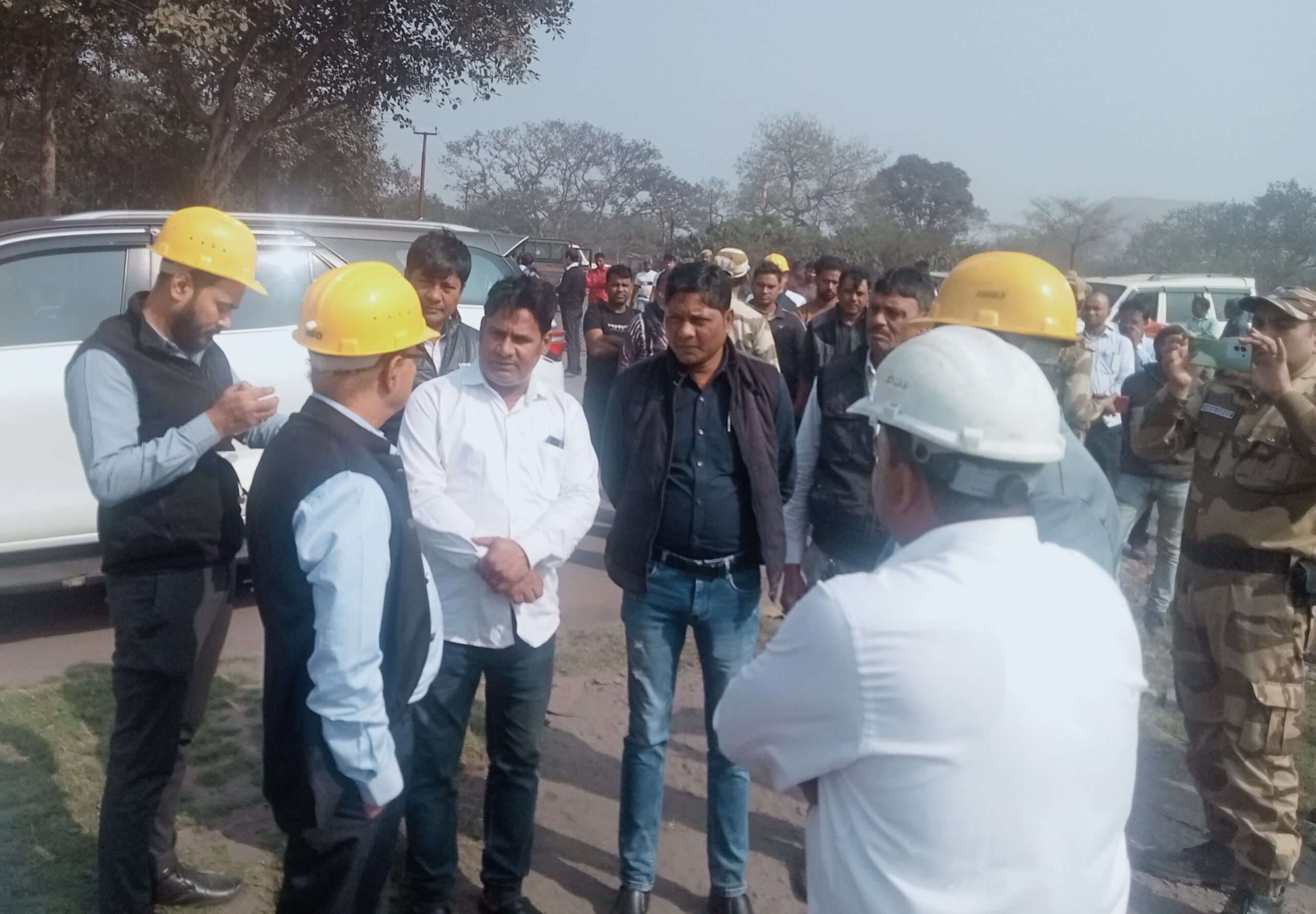 Dhanbad News: सीएमडी ने किया एना परियोजना का निरीक्षण